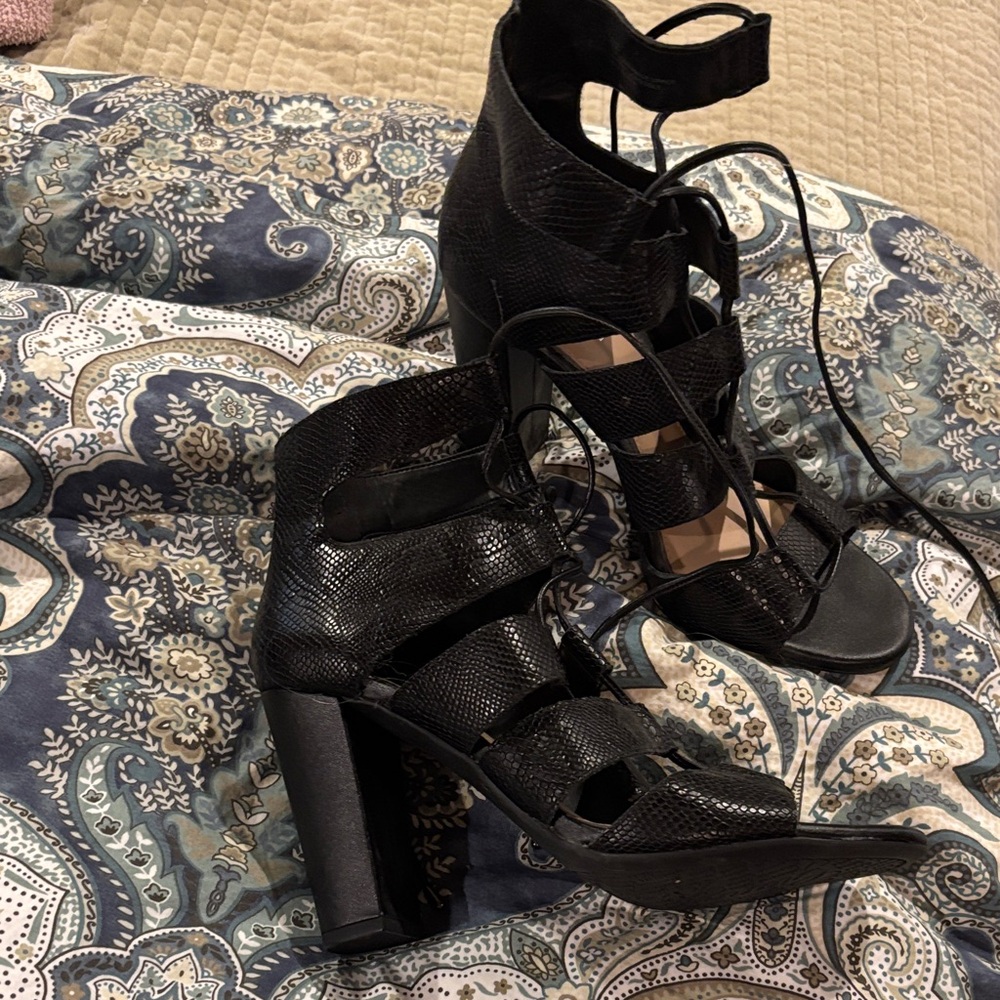 Gianni Bini Black Textured Heels